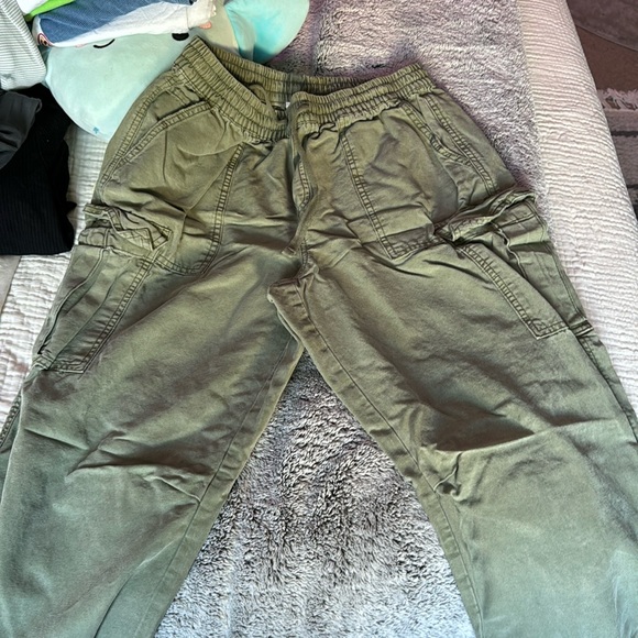 Aerie cargo pants size medium - Picture 1 of 3